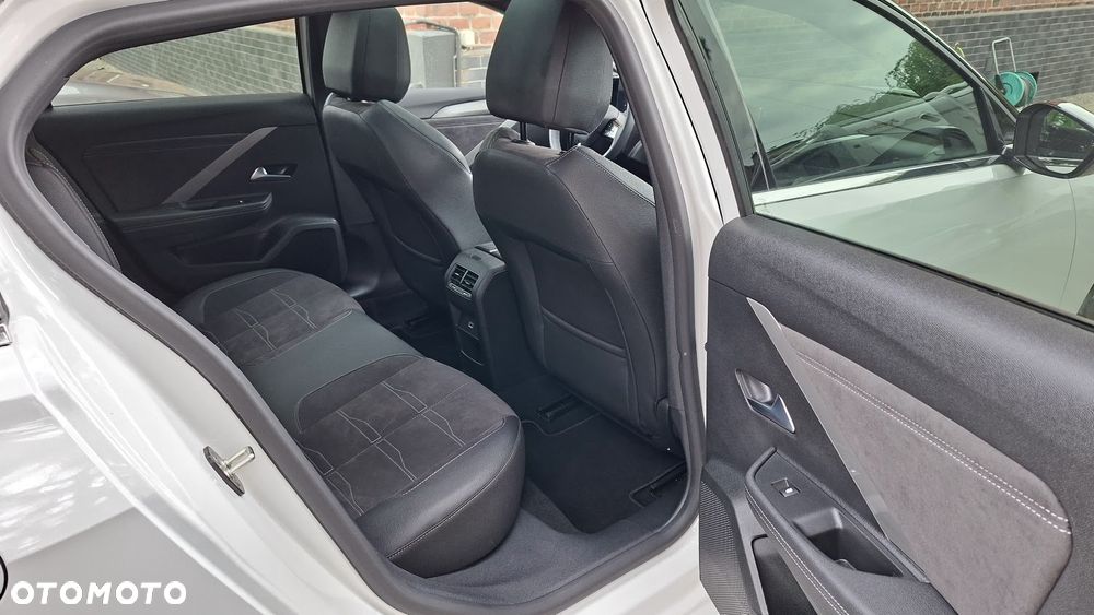 Opel Astra 1.2 Turbo Automatik GS - 11