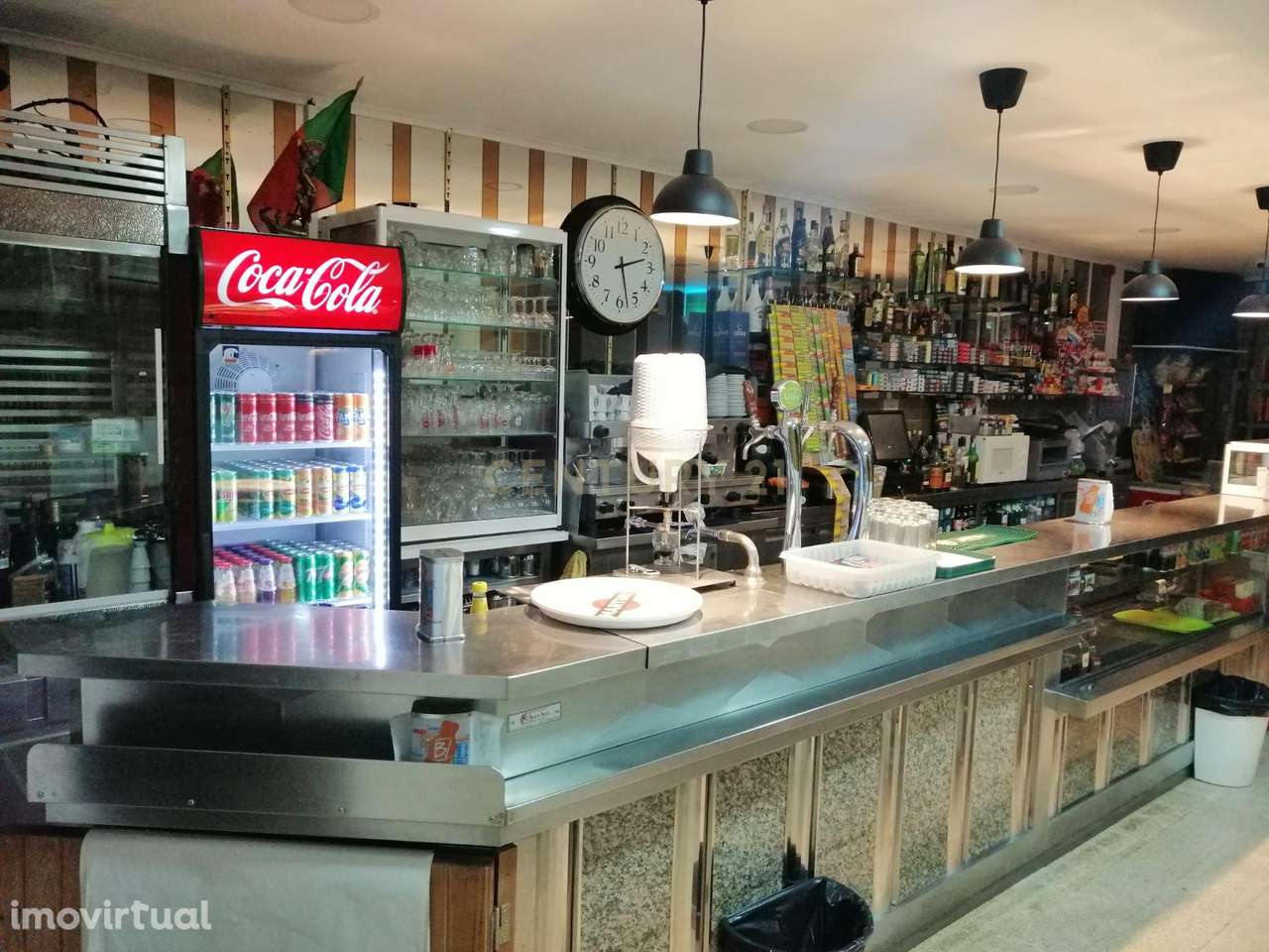 Imóvel com Duas Frações Autónomas Interligadas – Café em Funcionamento - Grande imagem: 5/10