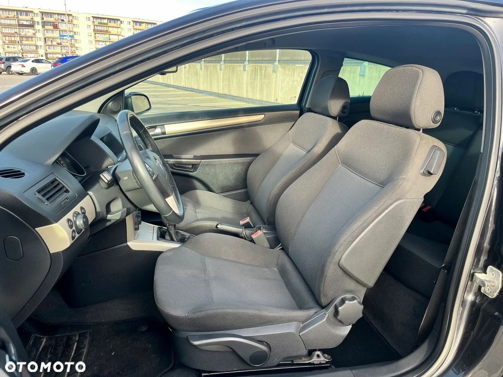 Opel Astra III GTC 1.8 Sport - 10