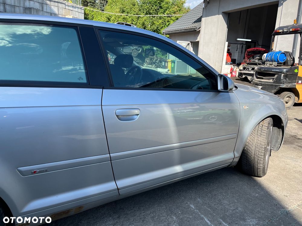 Drzwi prawe lewe Audi A3 8P 3D LY7W - 2