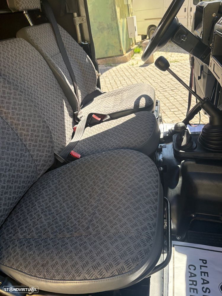Land Rover Defender 90 2.5 Td5 E - 31