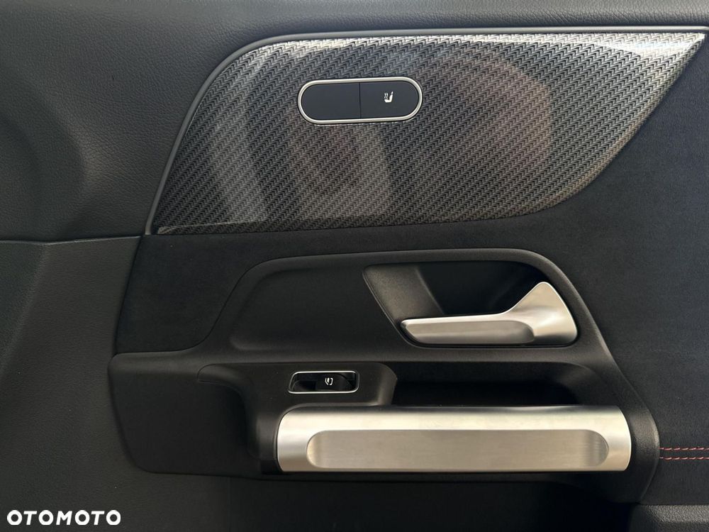 Mercedes-Benz GLB - 18