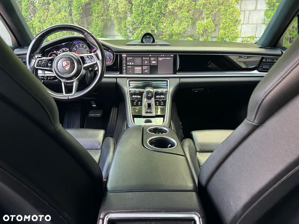 Porsche Panamera 4 - 28