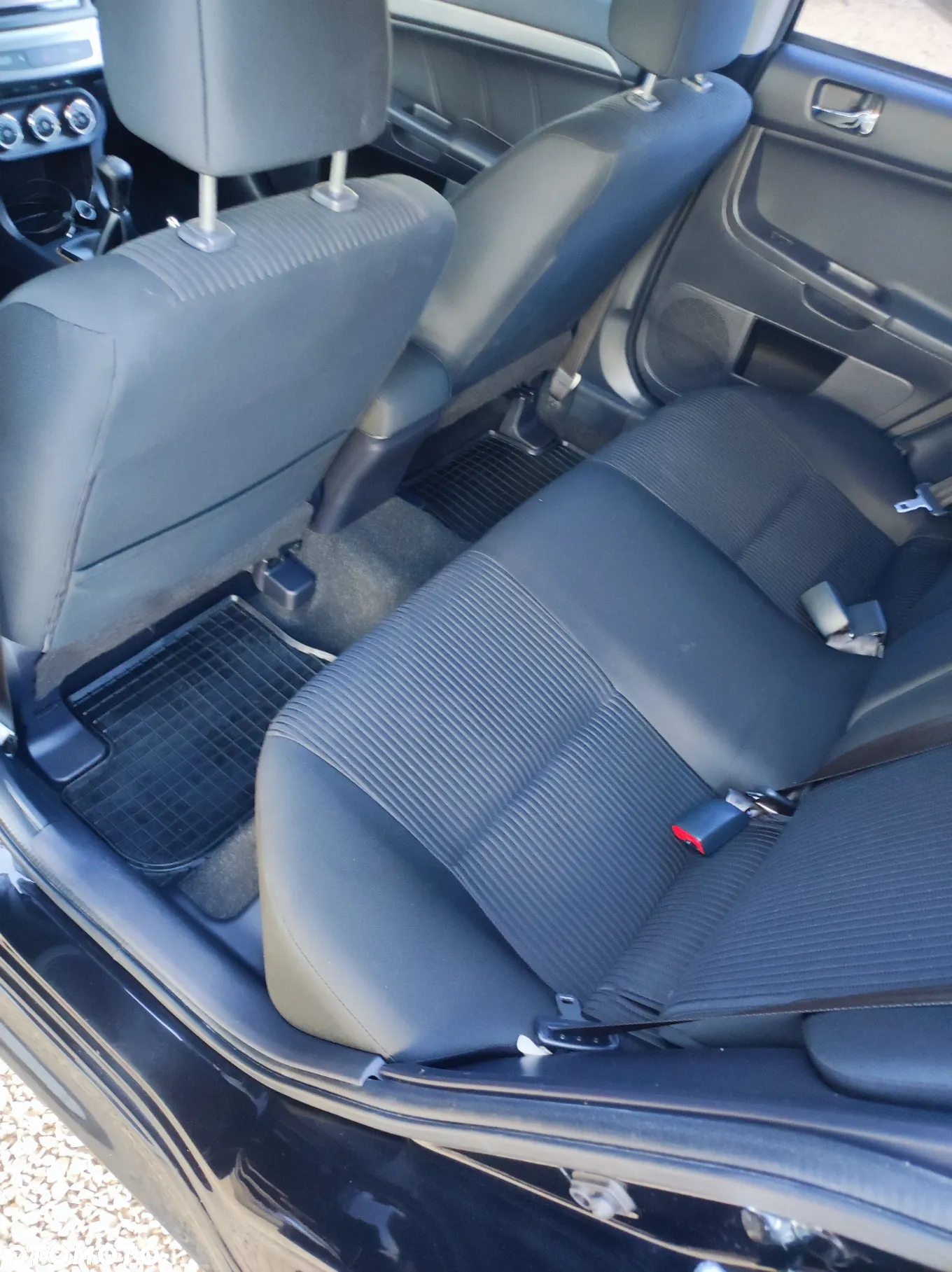 Mitsubishi Lancer - 10