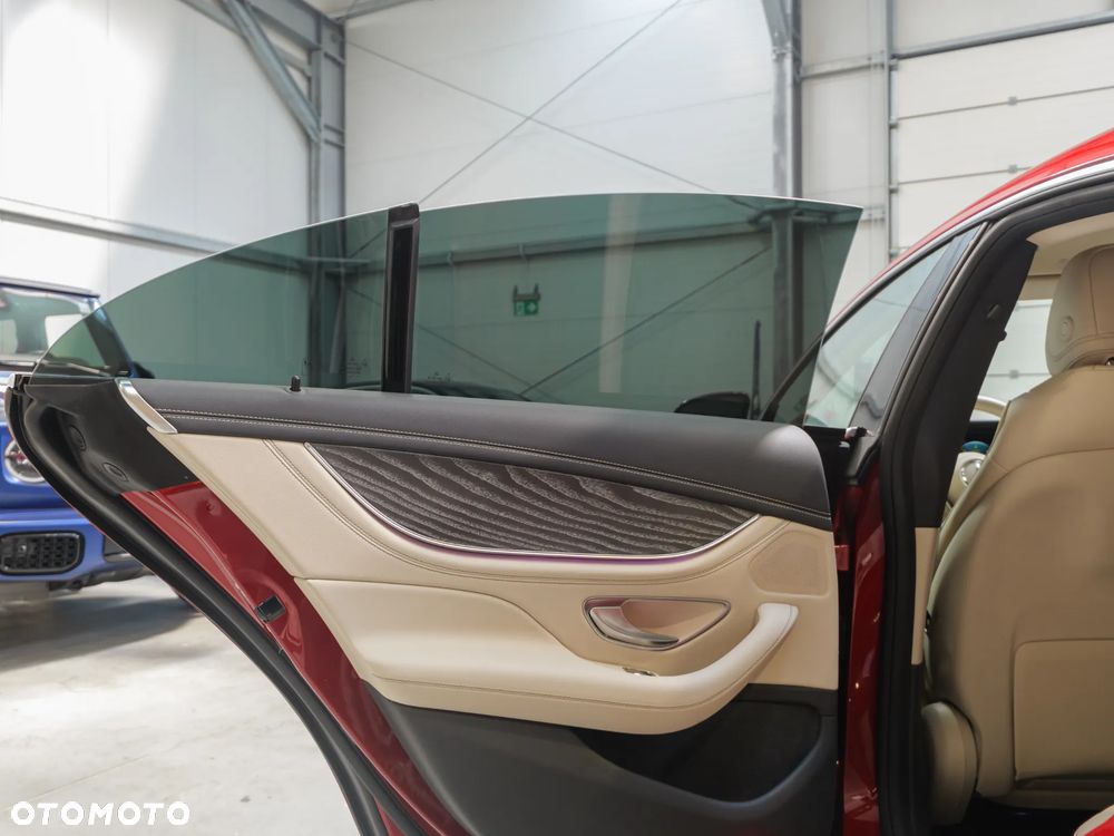 Mercedes-Benz CLS 300 d 4-Matic AMG - 33