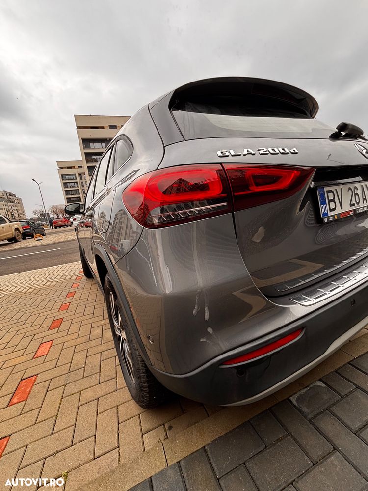 Mercedes-Benz GLA 200 d 4MATIC Aut. - 4