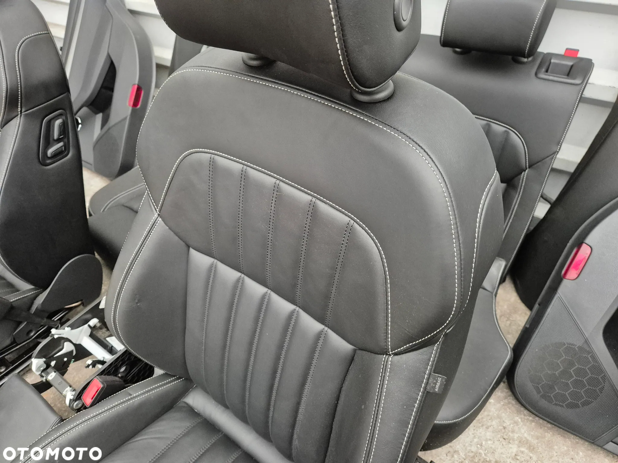 SKODA SUPERB III 3V9  KOMBI LIFT FOTELE SKÓRY KOMPLET IDEALNE JAK NOWE 12TYŚ KM - 8