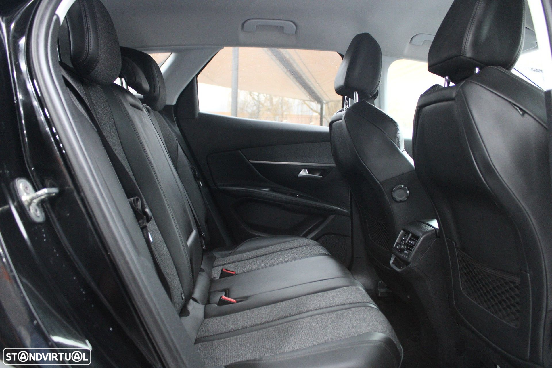 Peugeot 3008 1.2 PureTech Allure EAT8 - 28