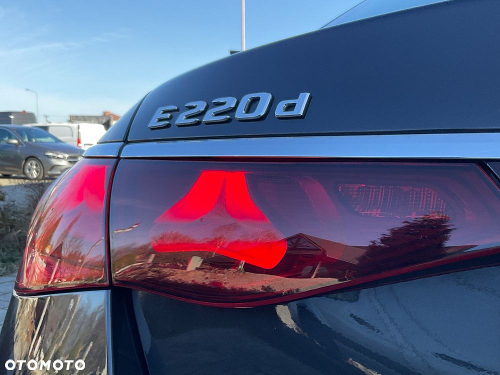 Mercedes-Benz Klasa E 220 d 9G-TRONIC Edition AVANTGARDE - 23