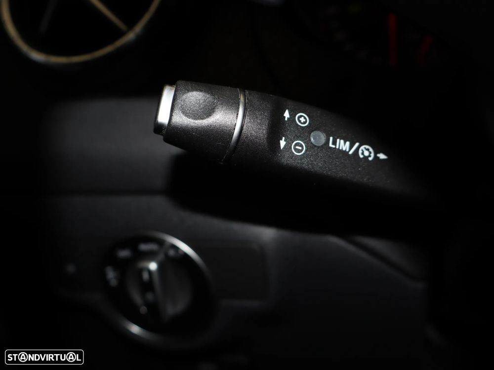 Mercedes-Benz CLA 200 d Shooting Brake Urban Aut. - 26