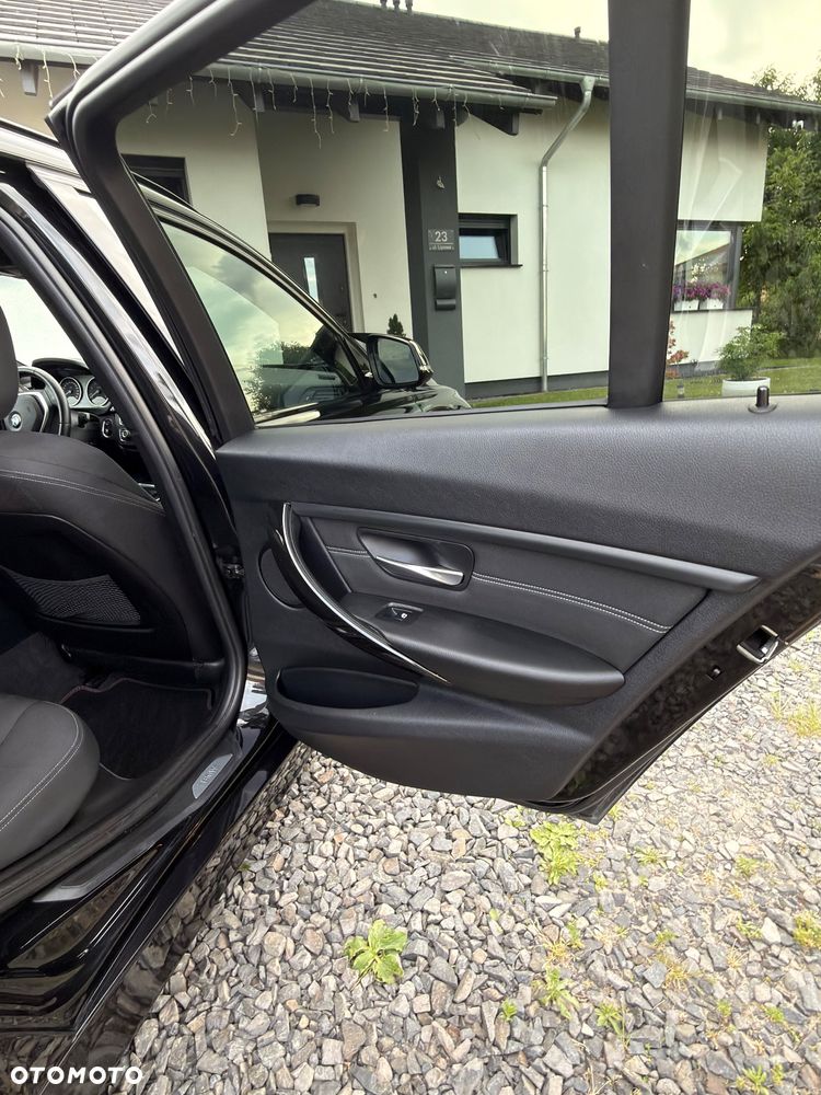 BMW Seria 3 330d xDrive Sport Line EU6 - 13