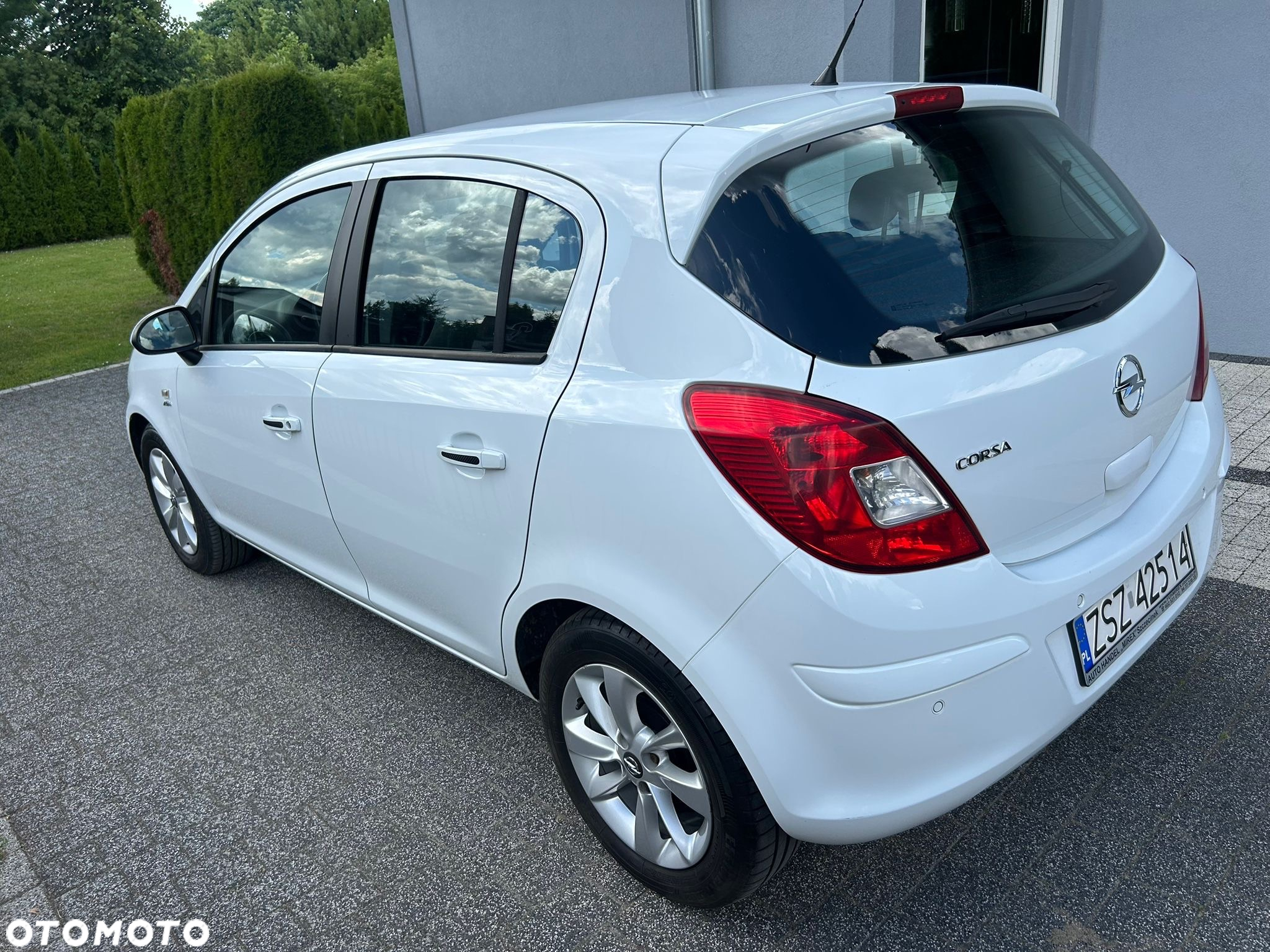 Opel Corsa 1.2 16V Edition / Active - 4