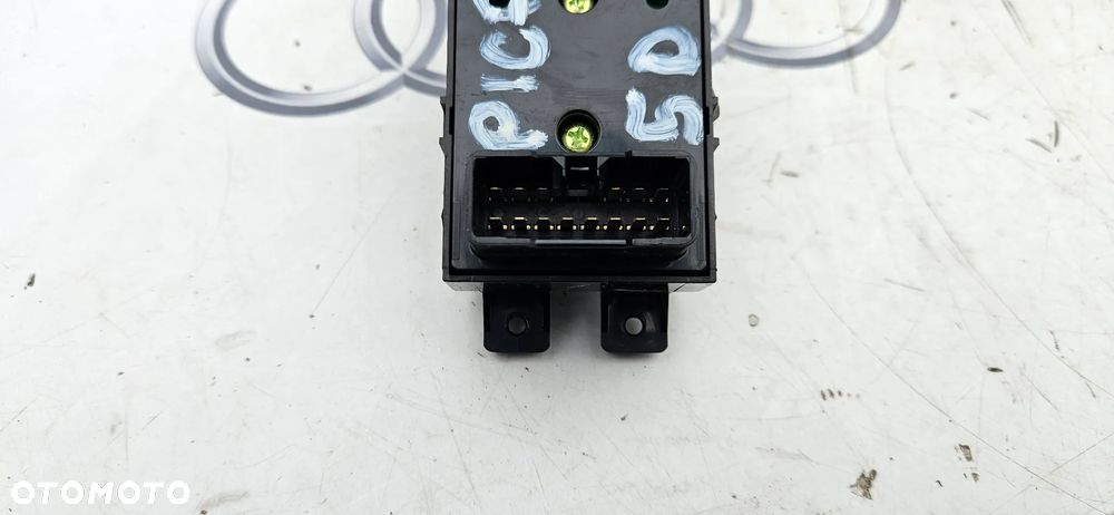 Kia Picanto 2 II 2011- wersja 5 drzwi 5D Sterowanie szybami przód lewy Panel szyb EUROPA - 7