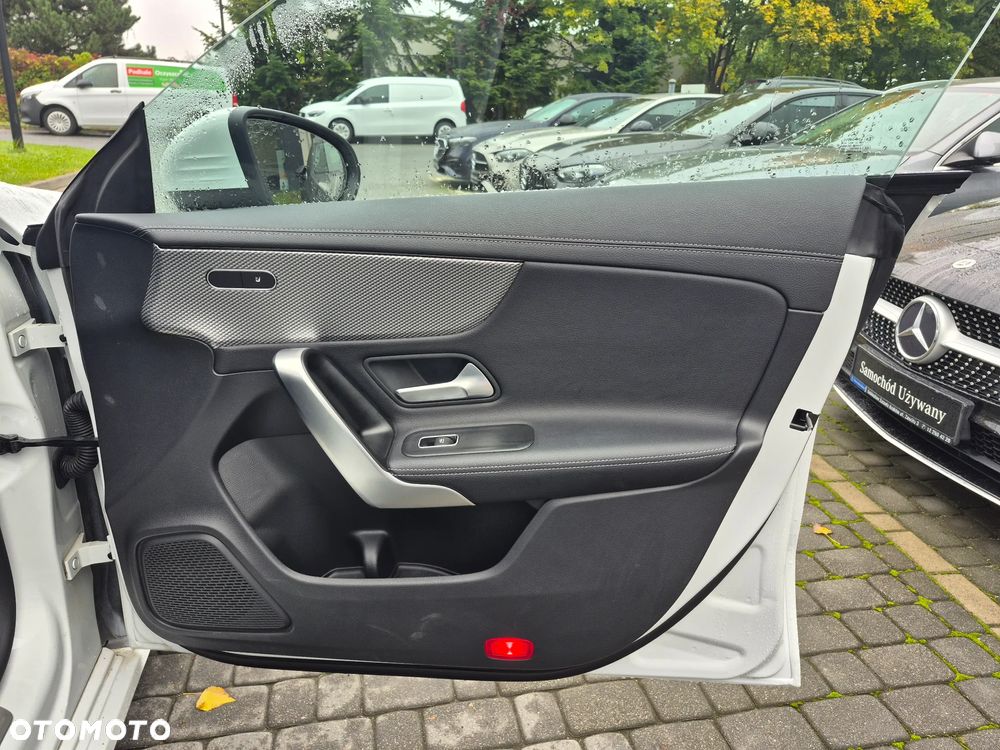 Mercedes-Benz CLA 180 7G-DCT - 30