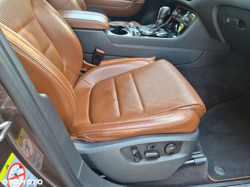 Volkswagen Touareg - 9