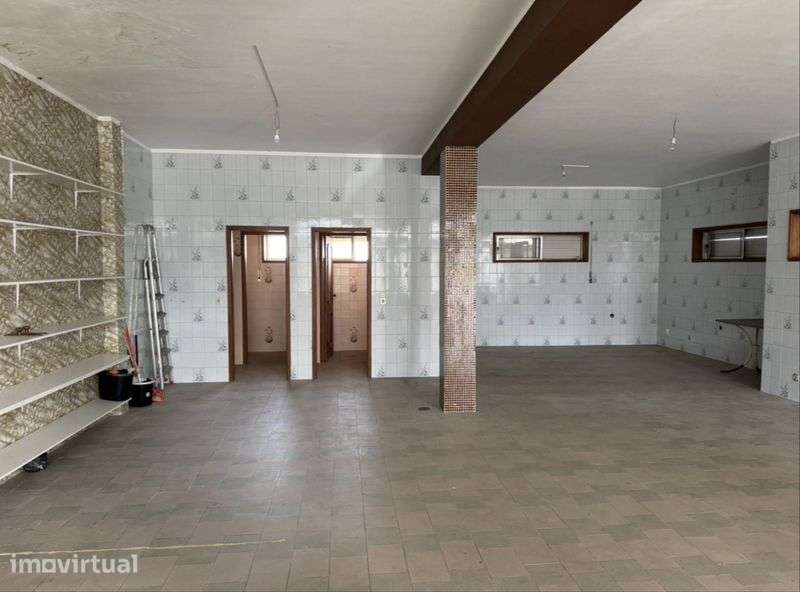 Espaço comercial/Loja 120 m2/Folgosa-Maia - Grande imagem: 3/4