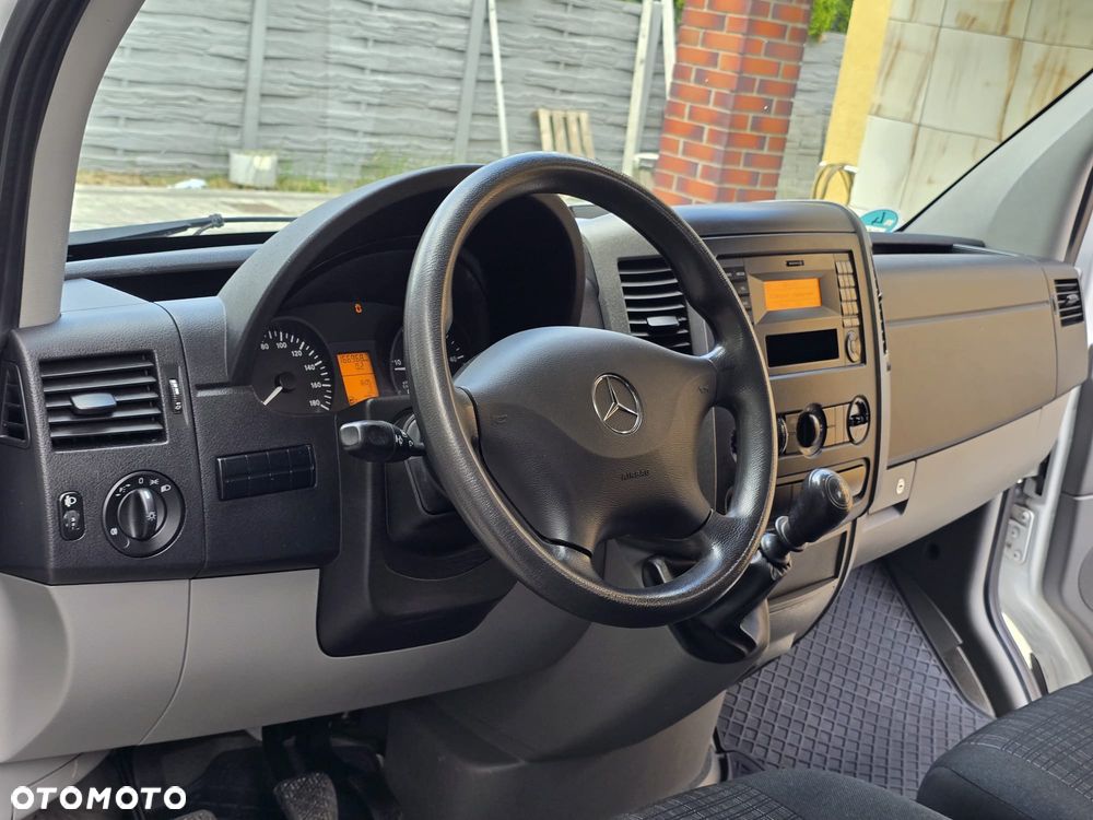 Mercedes-Benz Sprinter - 23