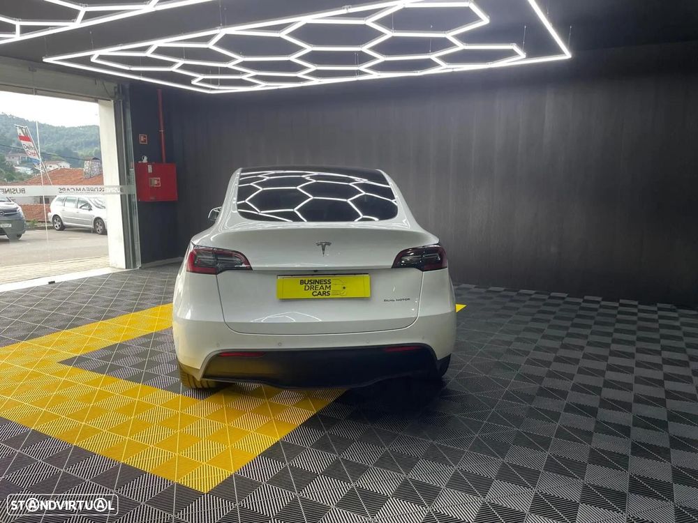 Tesla Model Y Long-Range RWD - 17