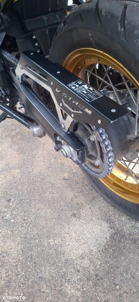 Suzuki V-STROM - 10