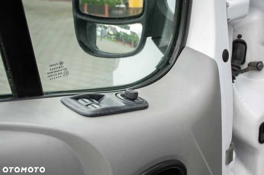 Opel VIVARO - 32