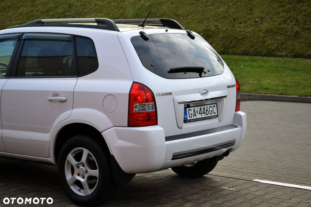 Hyundai Tucson 2.0 Comfort 2WD - 32