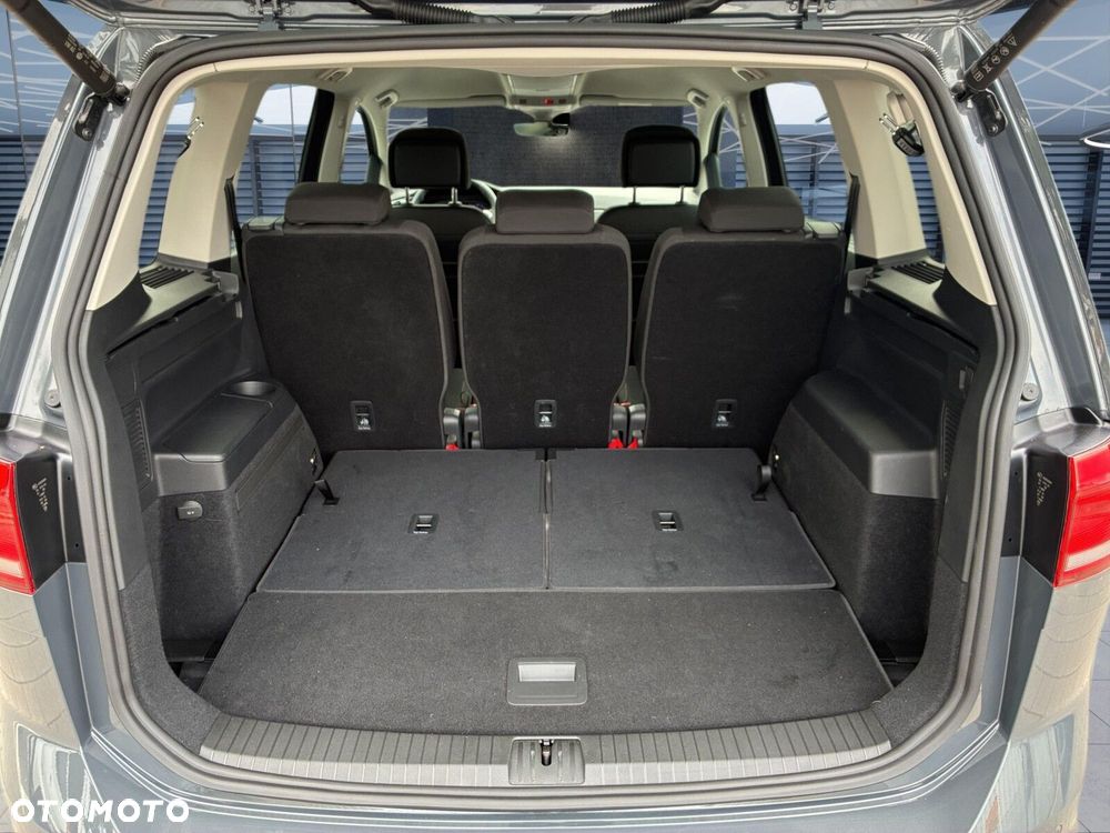 Volkswagen Touran - 31