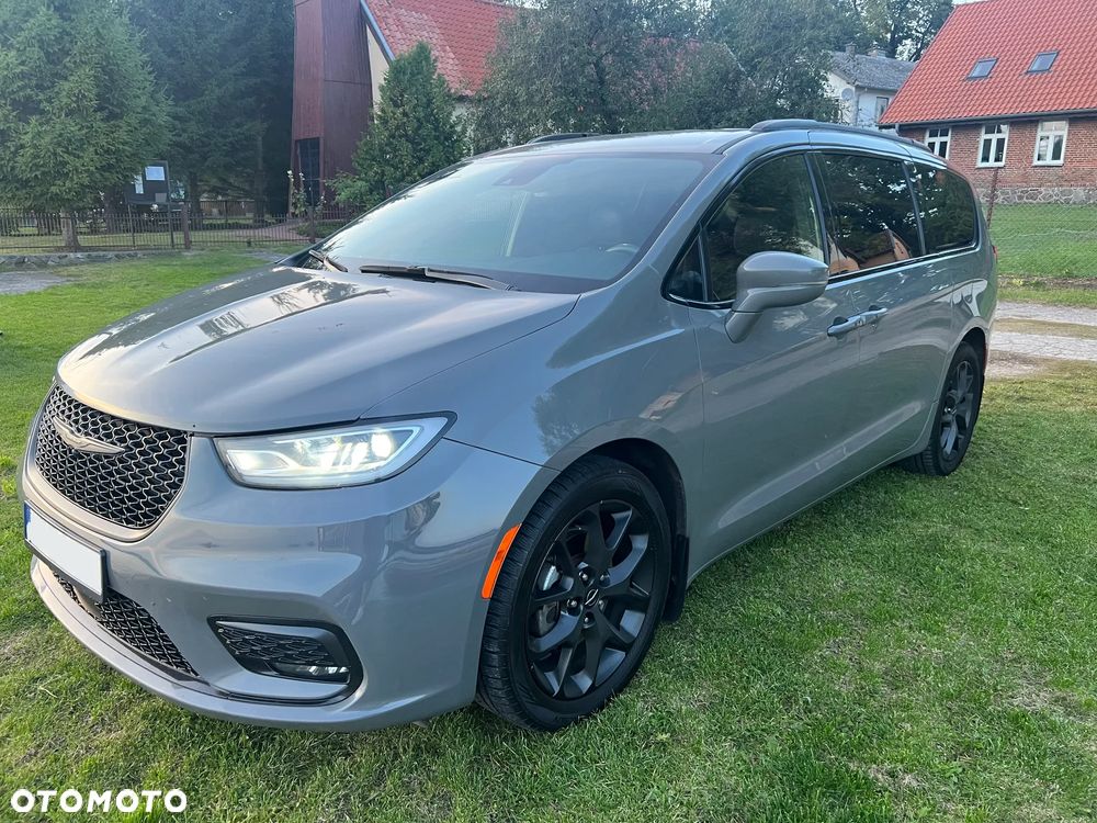 Chrysler Pacifica - 1