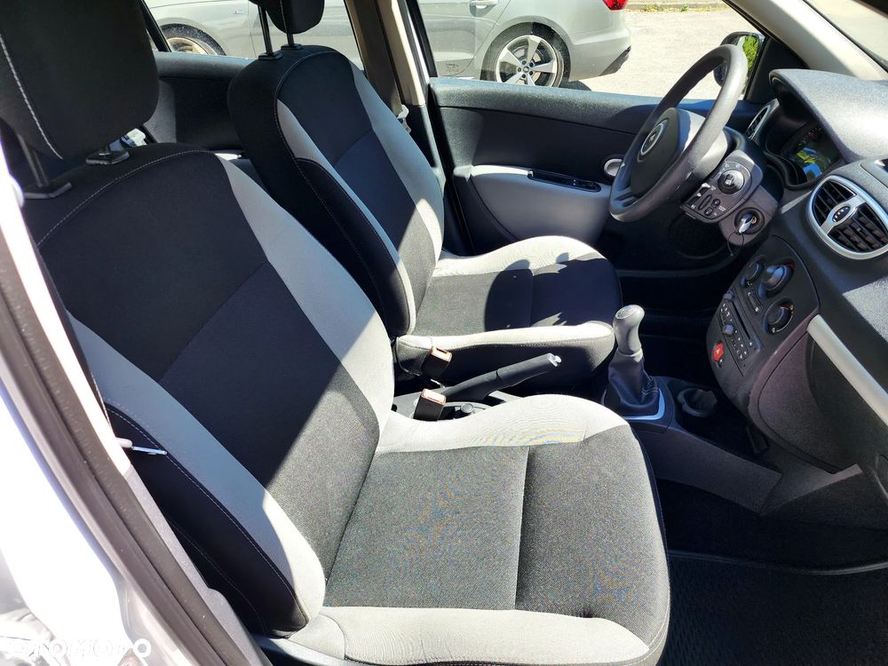 Renault Clio 1.2 16V 75 Expression - 24