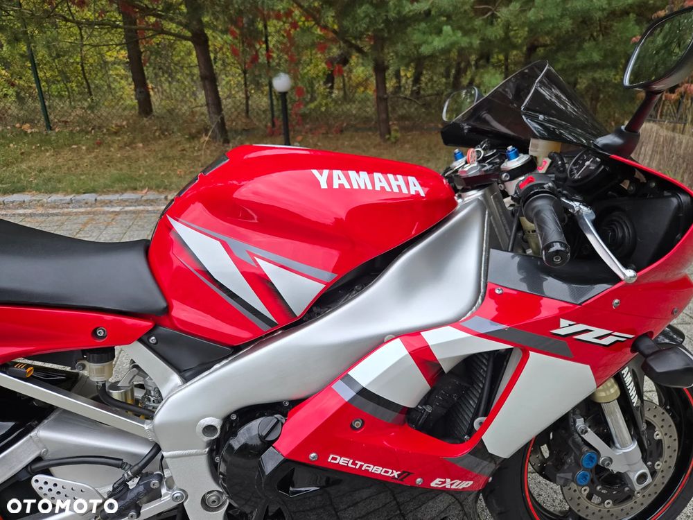 Yamaha R1 - 27