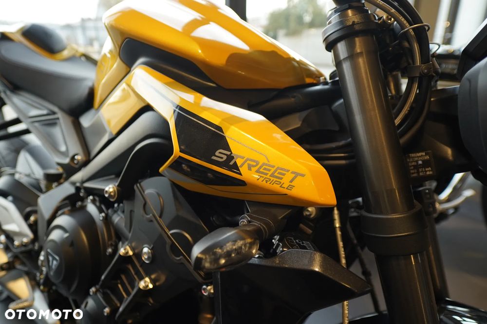 Triumph Street Triple - 7