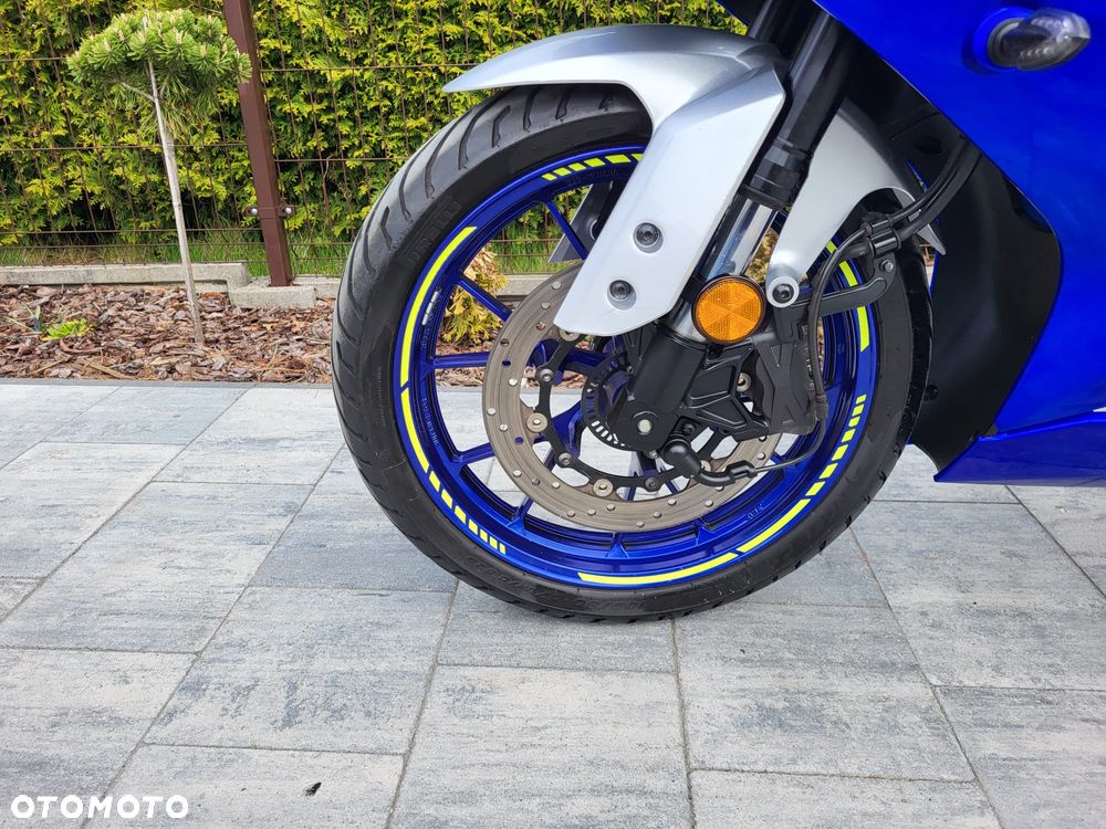 Yamaha YZF - 19