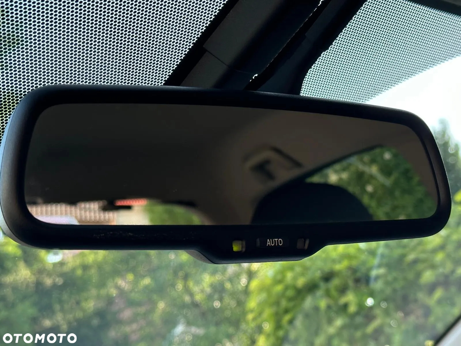 Toyota Yaris Hybrid 100 Business Edition - 19