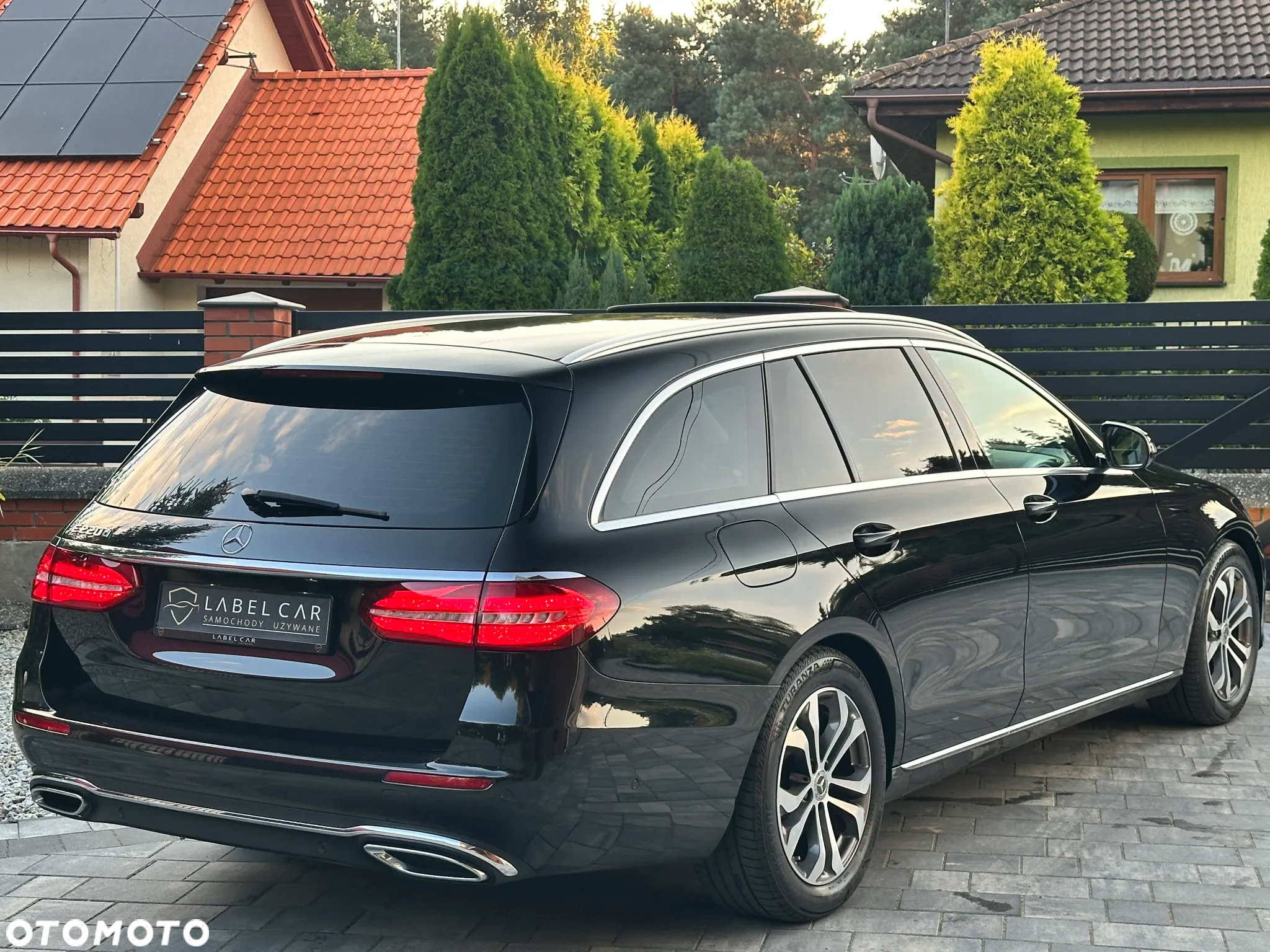 Mercedes-Benz Klasa E 220 d T 9G-TRONIC Avantgarde - 19