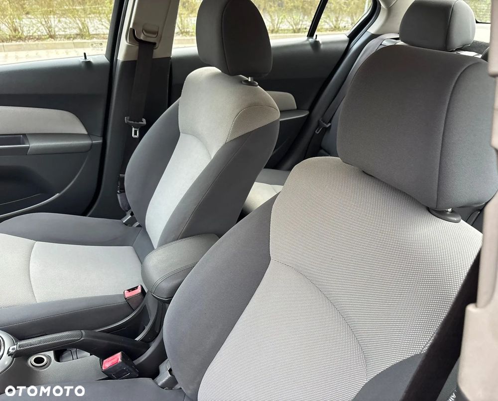 Chevrolet Cruze - 24