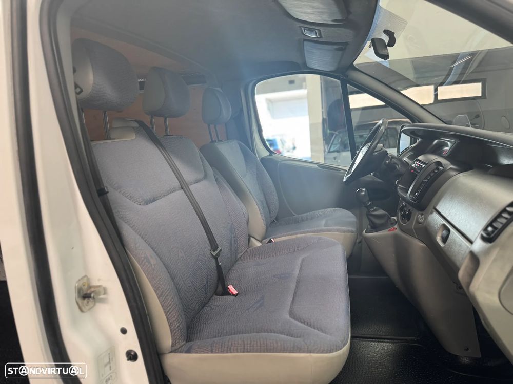 Renault Trafic 2.5 Dci - 18