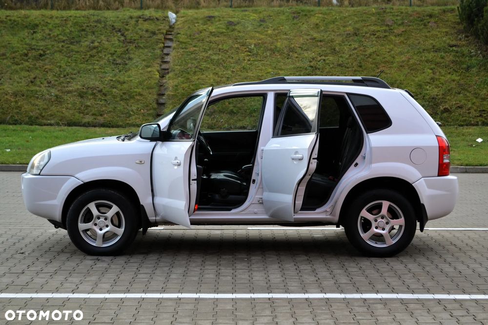 Hyundai Tucson 2.0 Comfort 2WD - 23