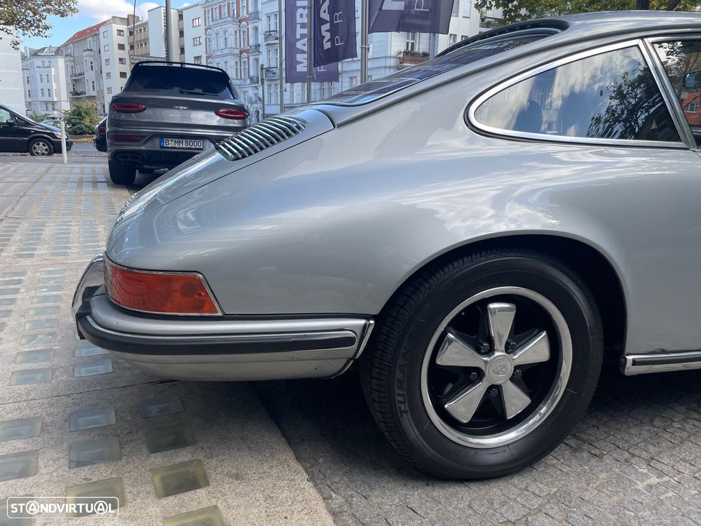 Porsche 911 Série F - 28