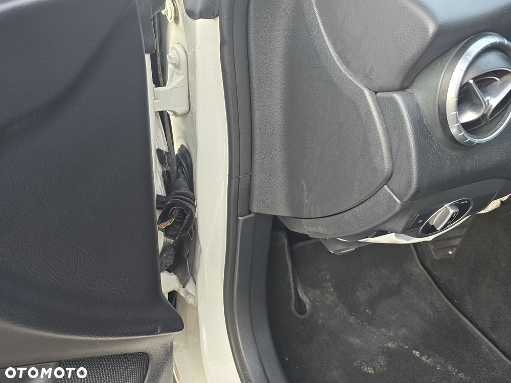 Mercedes-Benz CLA 180 AMG Line - 32