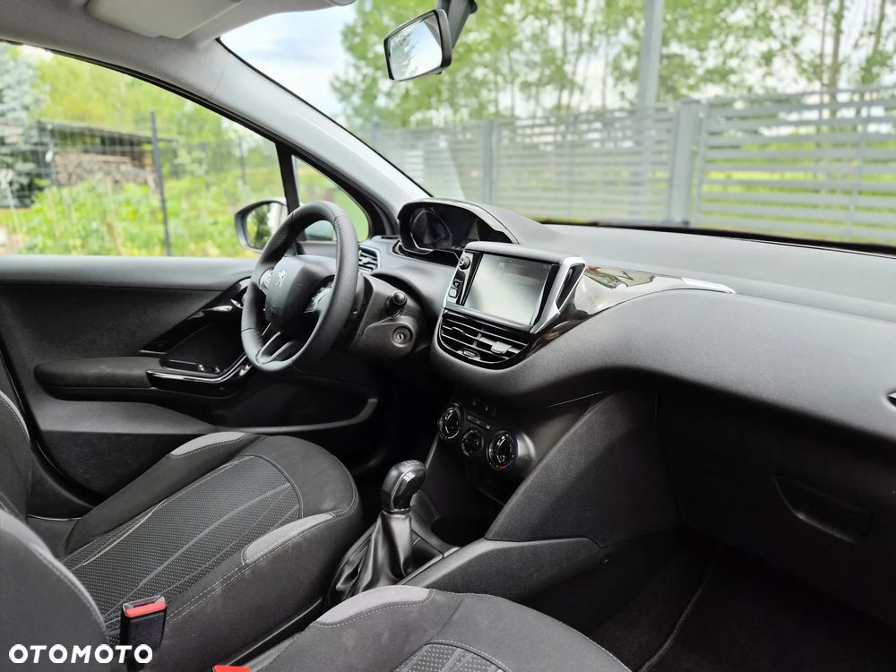 Peugeot 208 - 13