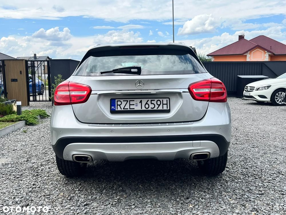 Mercedes-Benz GLA 180 - 7
