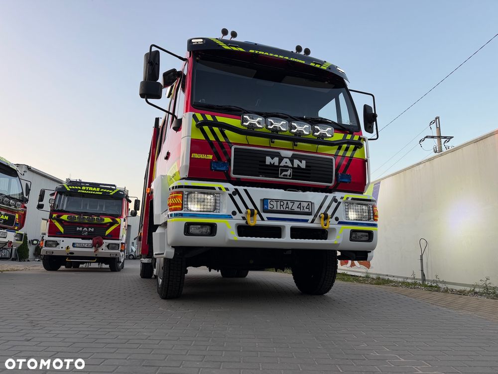 MAN Straż pożarna pojazd pożarniczy wóz strażacki MAN L80 GBA średni terenowy- uterenowiony 4x4 CNBOP 3000l wody + 100l piany reduktor blokady przedniego i tylnego mostu, maszt oświetleniowy - 2
