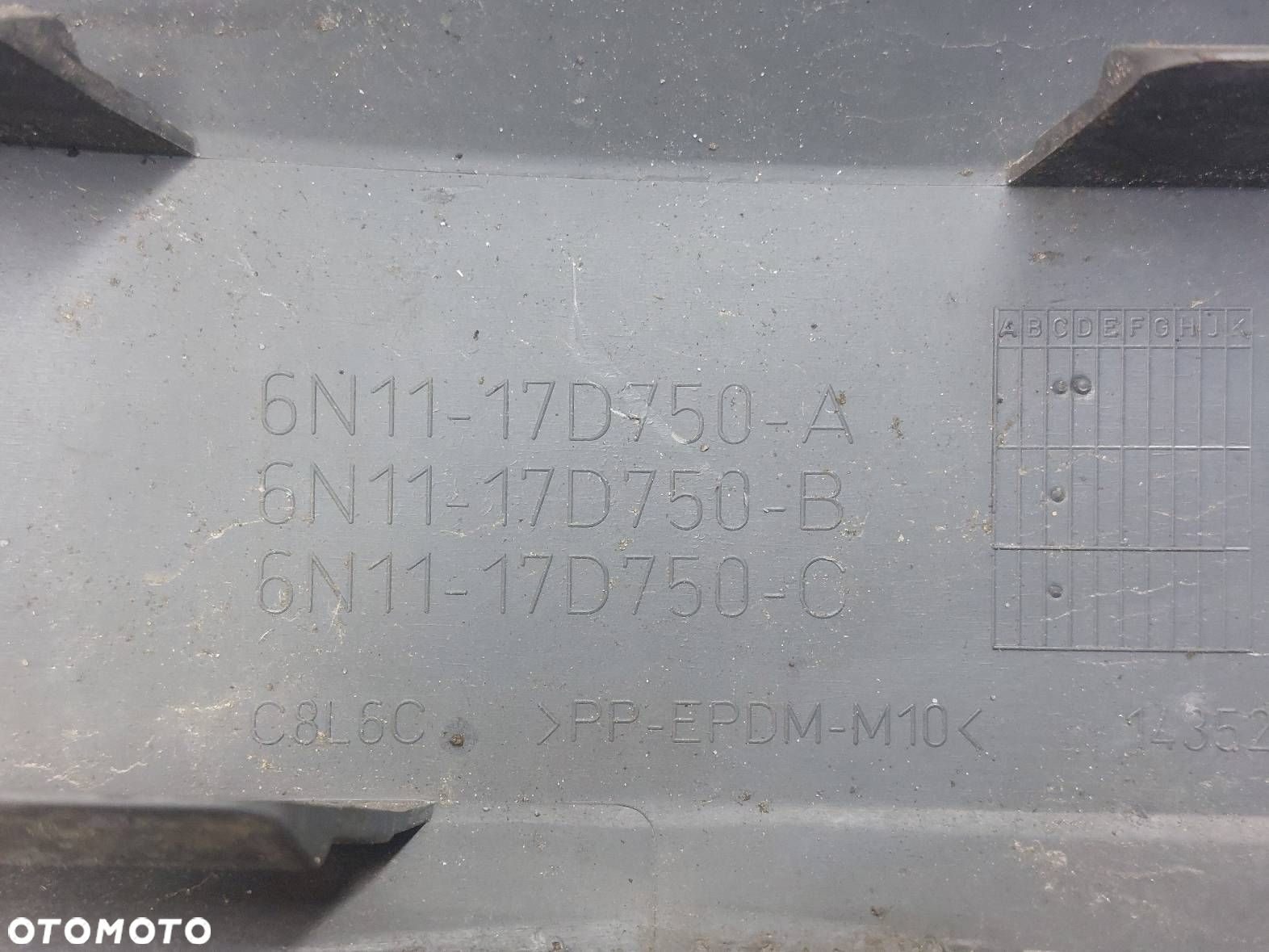KRATKA ZDERZAKA ŚRODKOWA + LISTWY ZDERZAKA FUSION I LIFT - 7