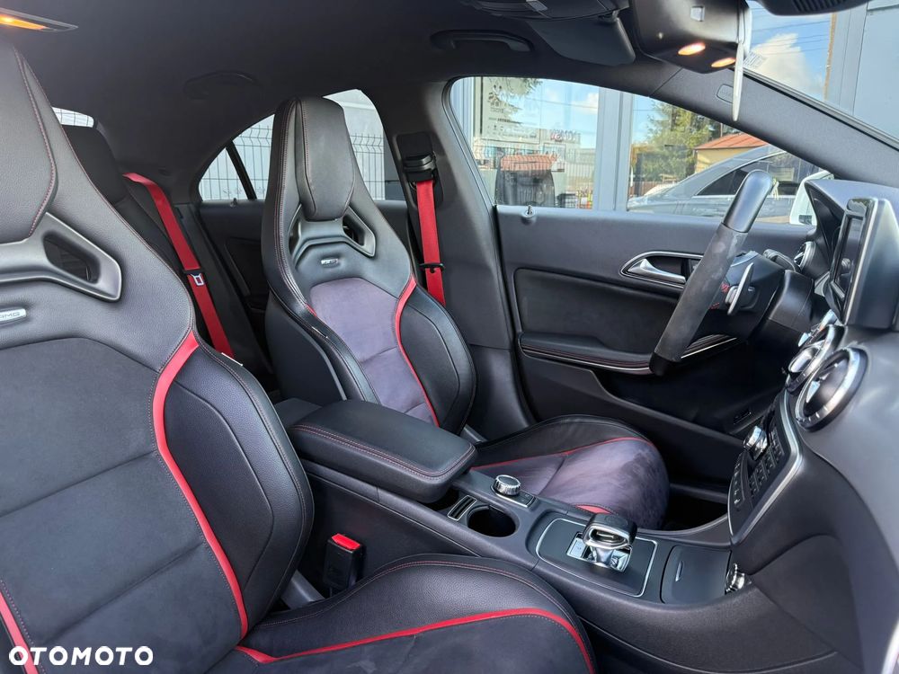 Mercedes-Benz CLA 45 AMG 4-Matic - 39