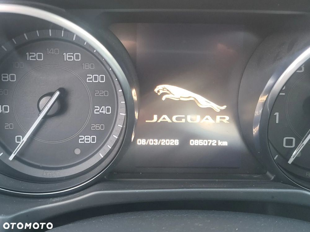 Jaguar XE 20t Portfolio - 10