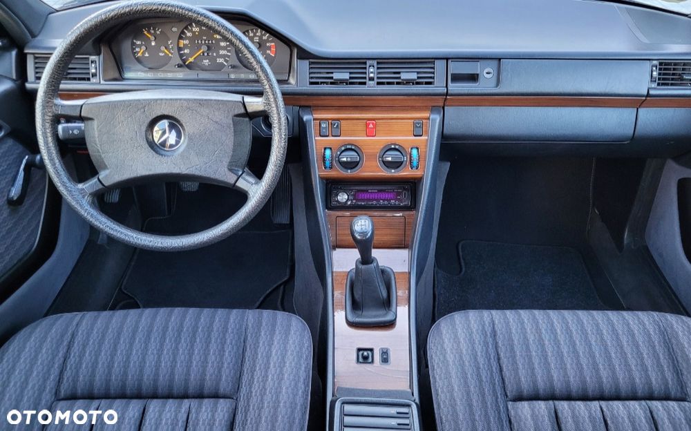 Mercedes-Benz W124 (1984-1993) - 11