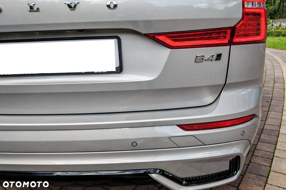 Volvo XC 60 B4 D AWD Plus Dark - 39