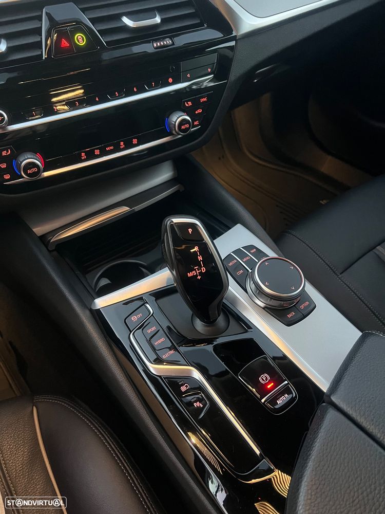 BMW 520 e Line Luxury - 14