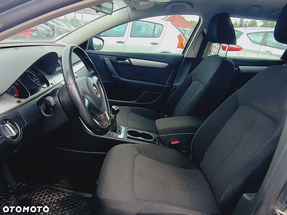 Volkswagen Passat 2.0 TDI 4Motion BlueMotion Technol Trendline - 9