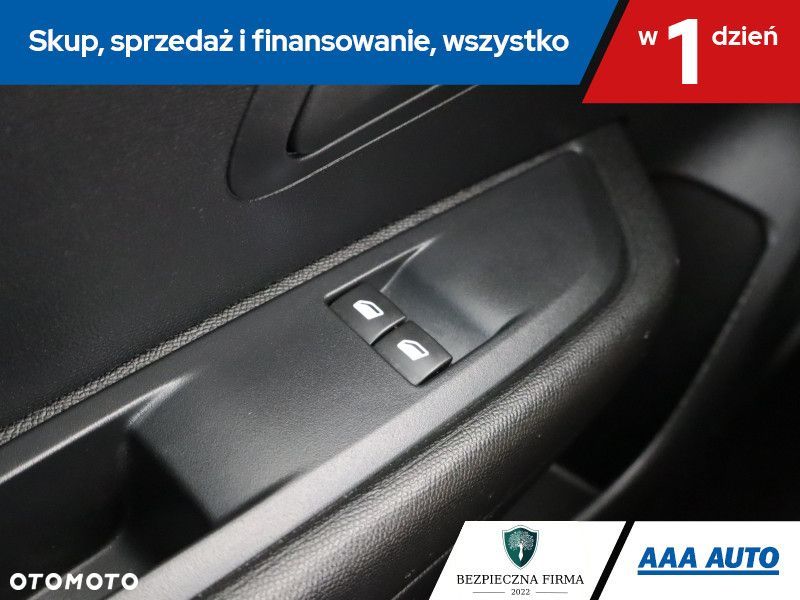 Peugeot 208 - 18