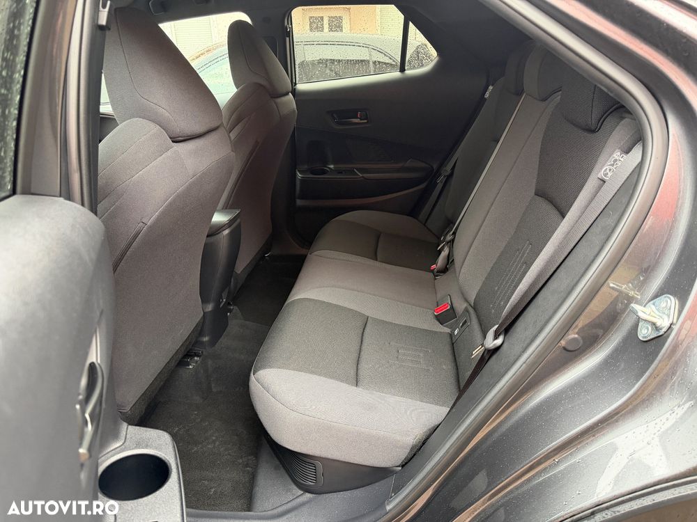 Toyota C-HR 1.8 Hybrid Team Deutschland - 36